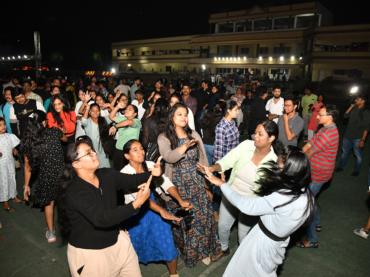 new year 2025 celebrations in hyderabad photos goes viral39