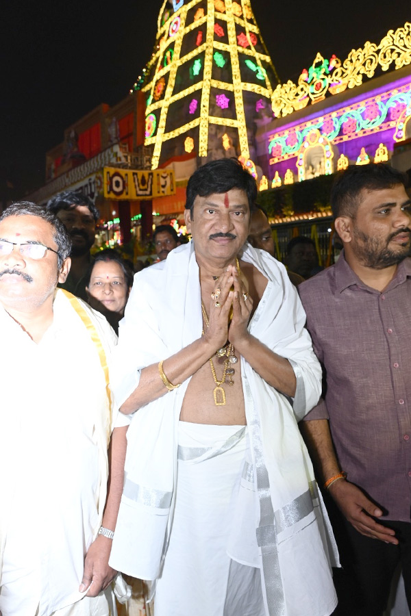 Celebrities Visited Tirumala Tirupati Temple On Occasion Of Vaikuntha Ekadashi Photos2