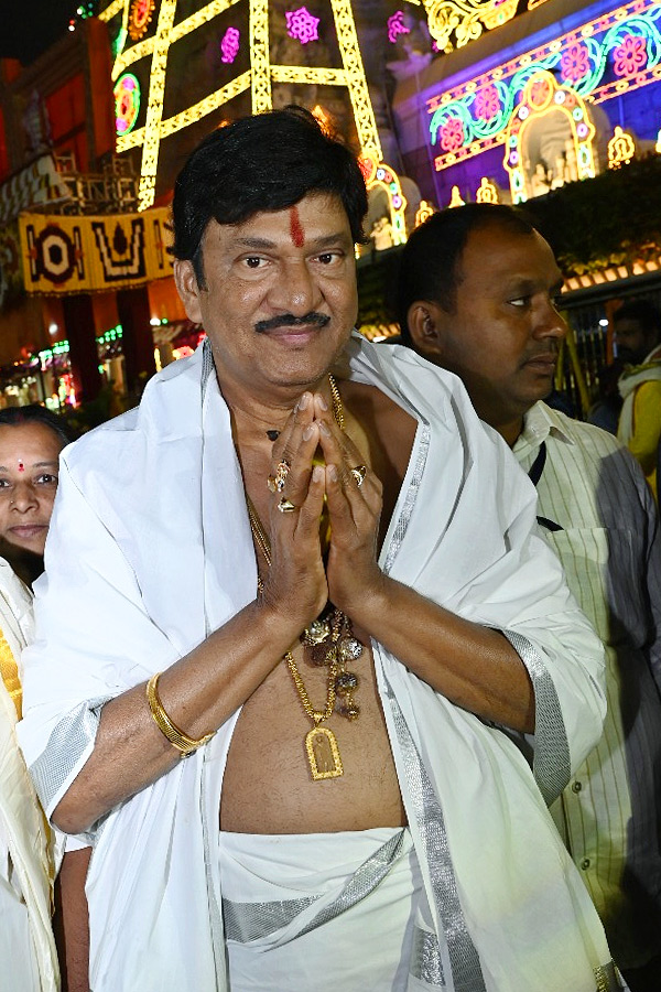 Celebrities Visited Tirumala Tirupati Temple On Occasion Of Vaikuntha Ekadashi Photos3