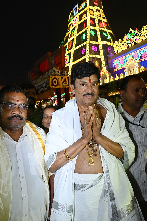 Celebrities Visited Tirumala Tirupati Temple On Occasion Of Vaikuntha Ekadashi Photos4