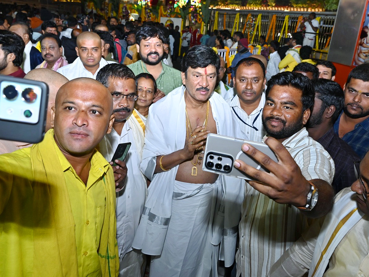 Celebrities Visited Tirumala Tirupati Temple On Occasion Of Vaikuntha Ekadashi Photos5