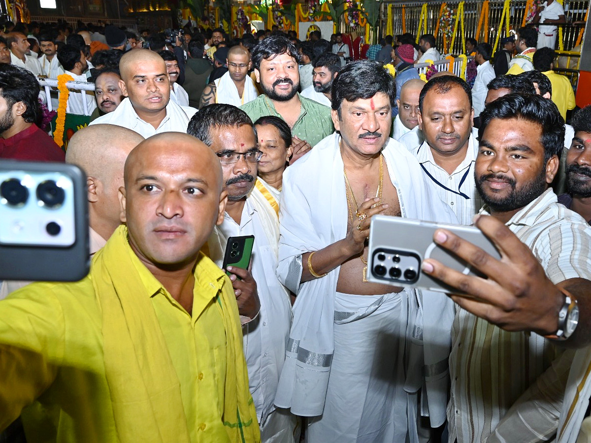 Celebrities Visited Tirumala Tirupati Temple On Occasion Of Vaikuntha Ekadashi Photos6