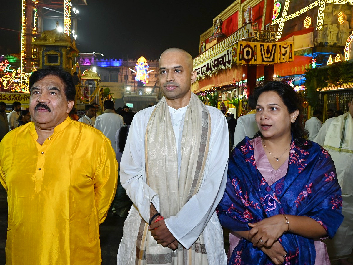 Celebrities Visited Tirumala Tirupati Temple On Occasion Of Vaikuntha Ekadashi Photos7