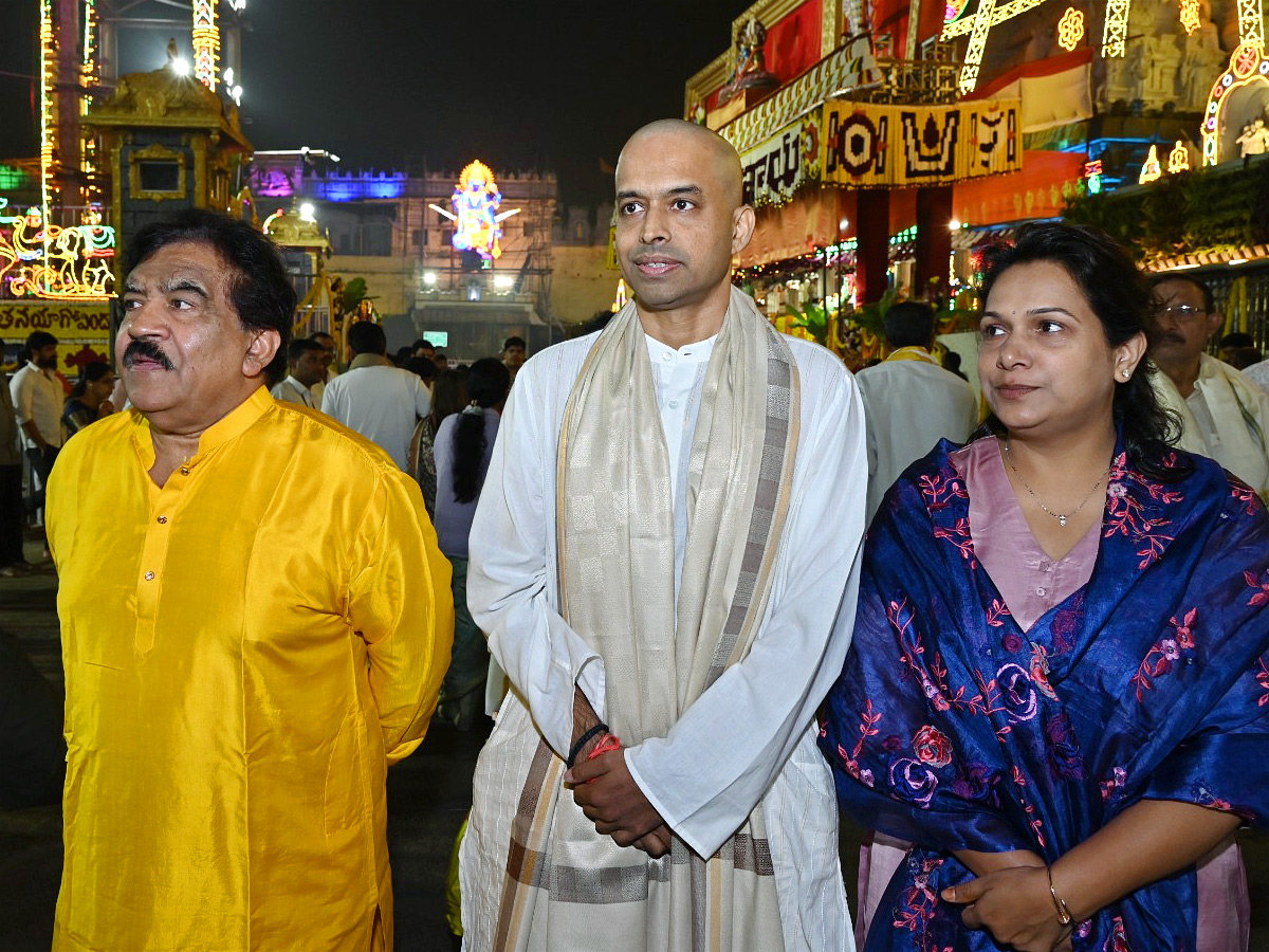 Celebrities Visited Tirumala Tirupati Temple On Occasion Of Vaikuntha Ekadashi Photos8