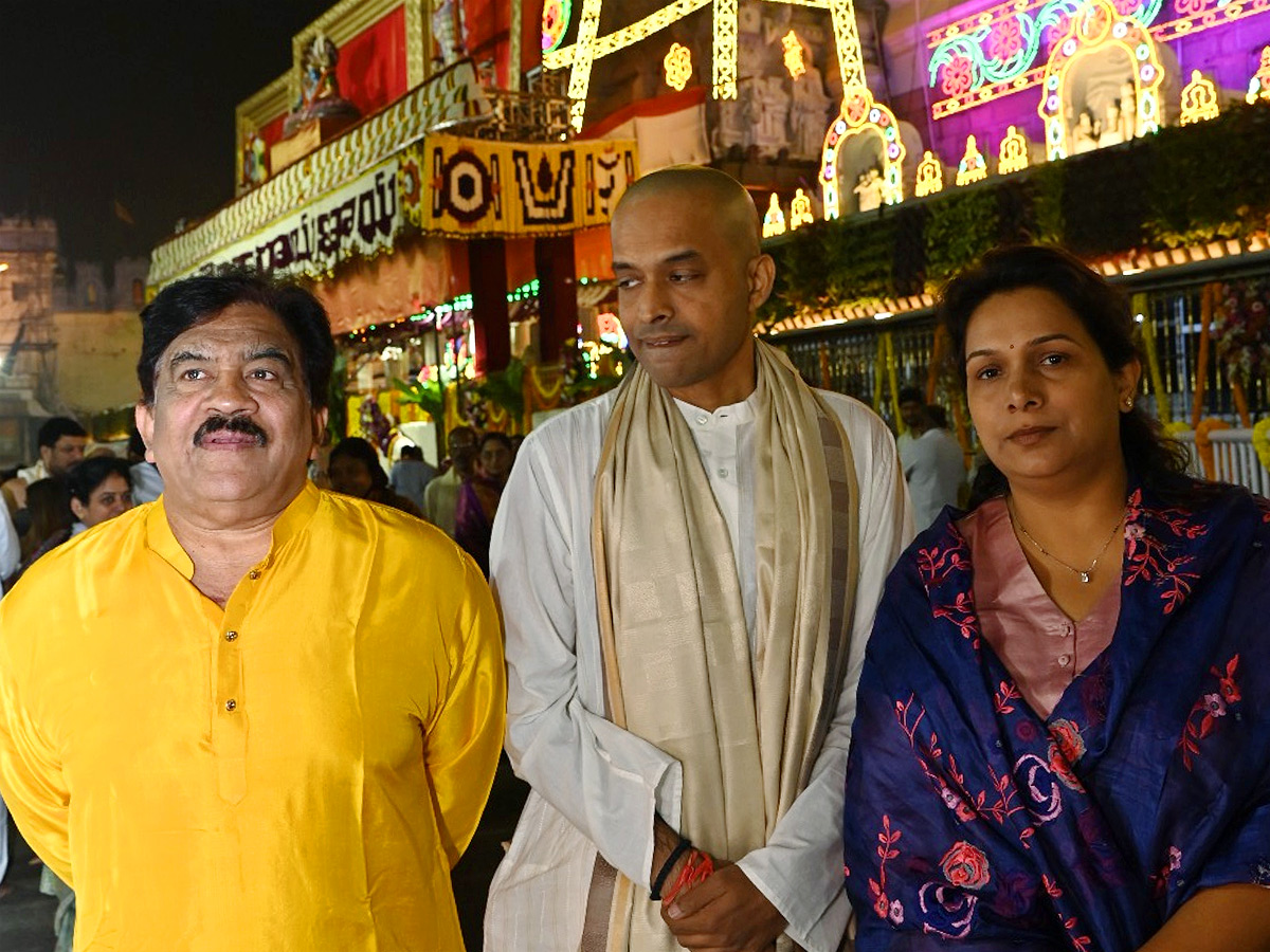 Celebrities Visited Tirumala Tirupati Temple On Occasion Of Vaikuntha Ekadashi Photos9