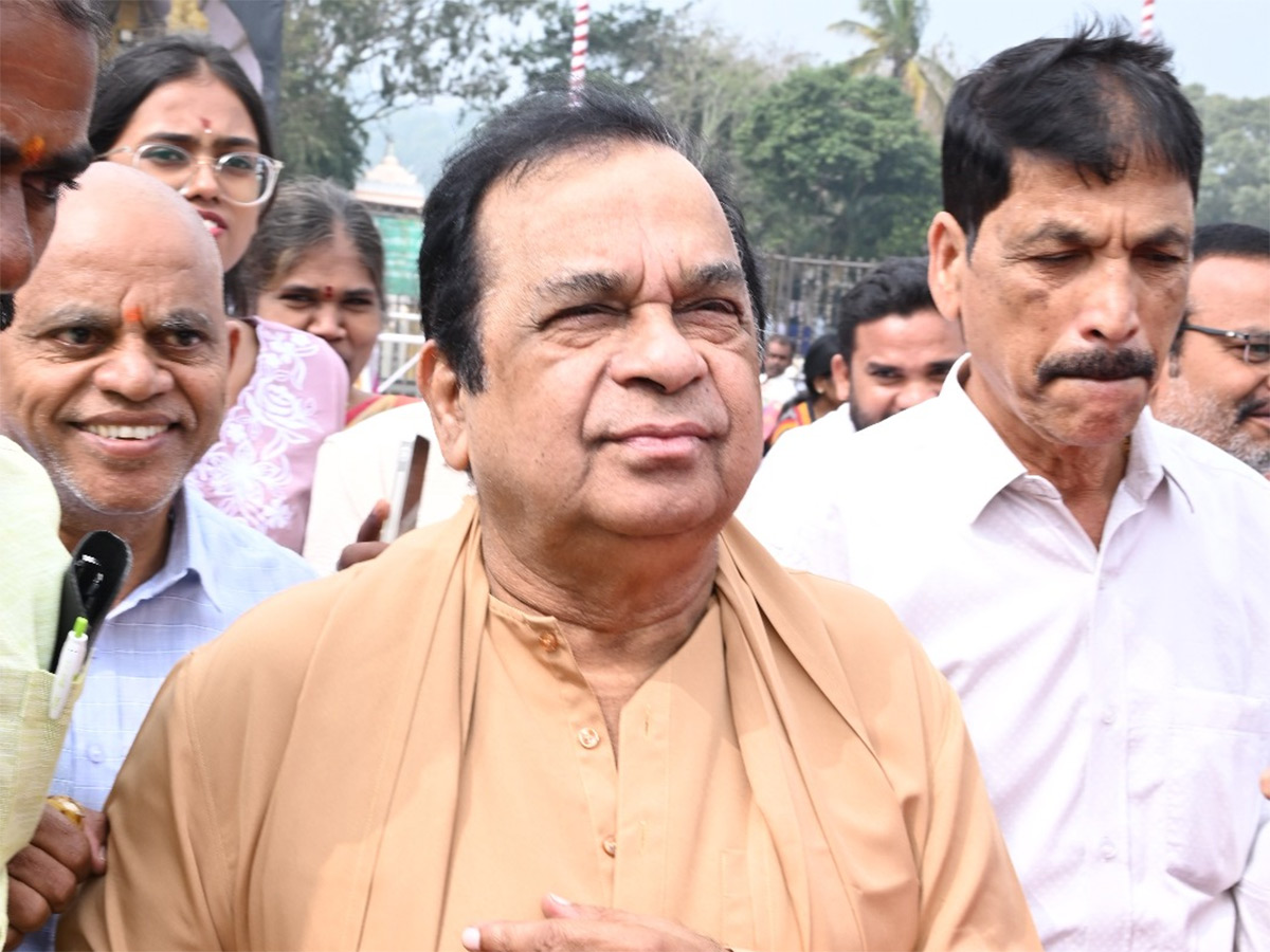 Comedian Brahmanandam Visits Tirumala9