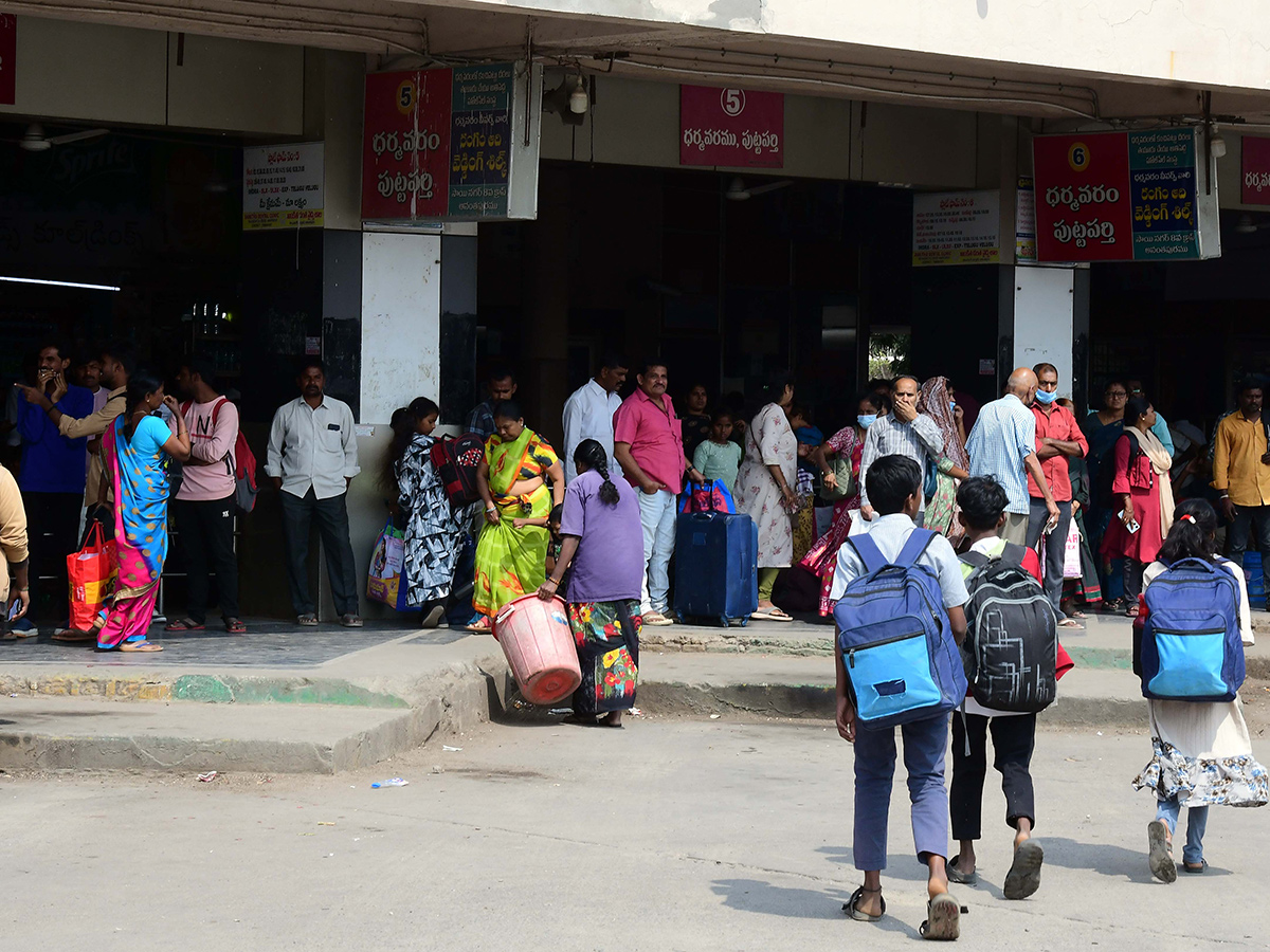 Heavy rush bus station in sankranti festival 202510