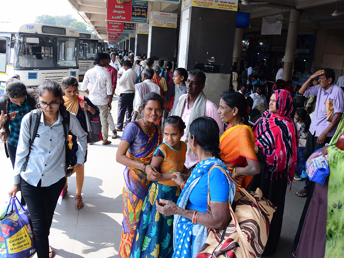 Heavy rush bus station in sankranti festival 202514