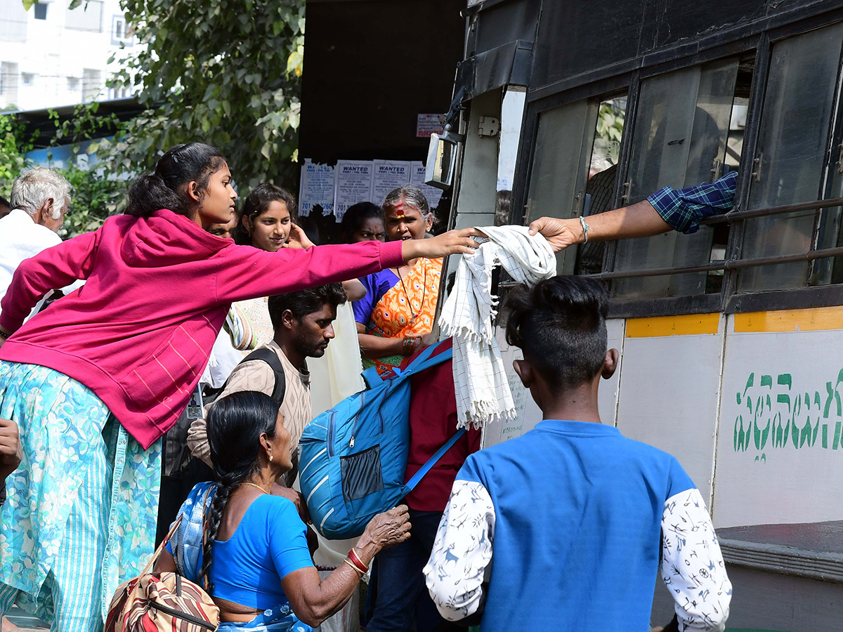 Heavy rush bus station in sankranti festival 202515