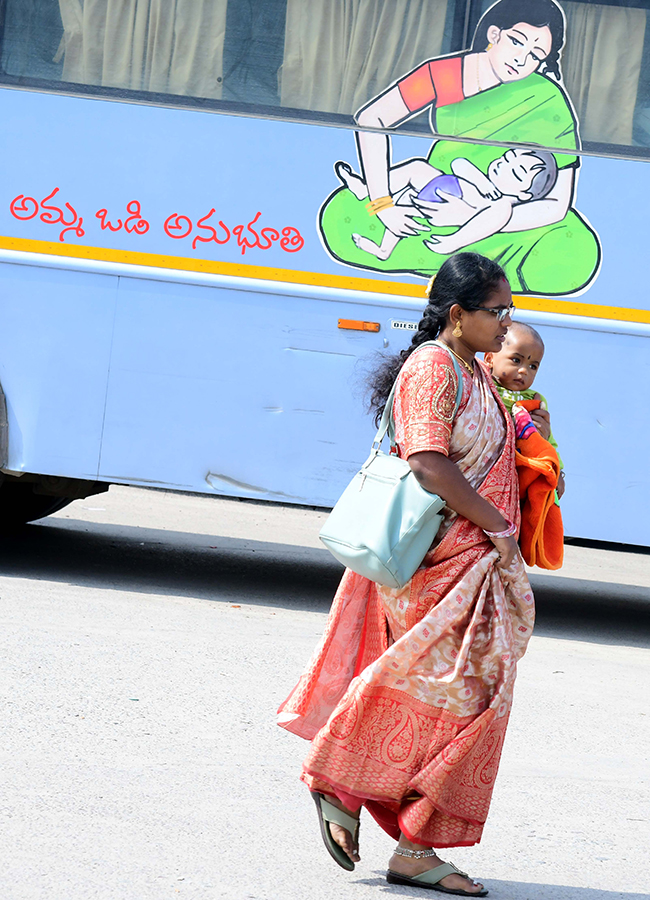 Heavy rush bus station in sankranti festival 202519