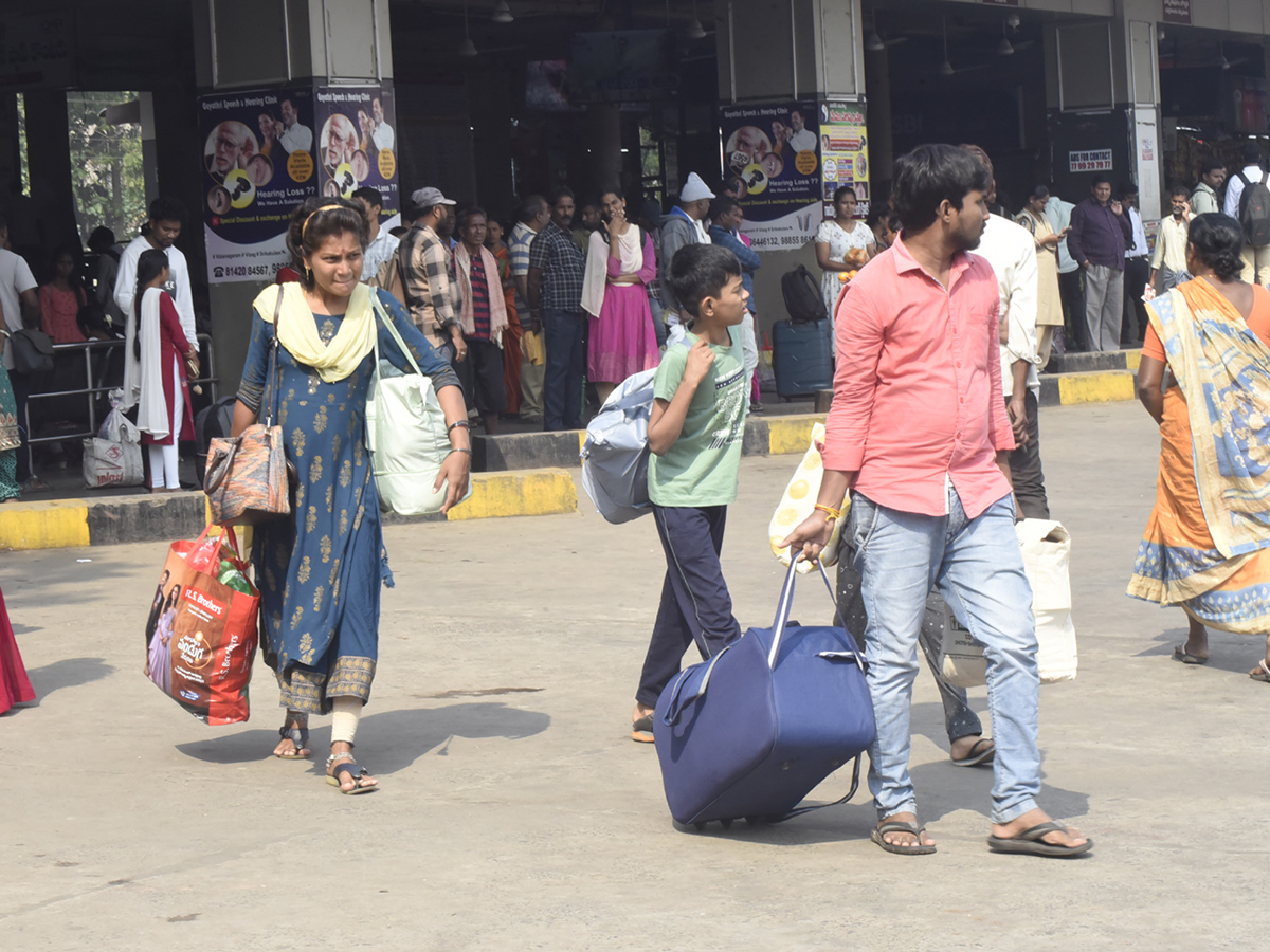 Heavy rush bus station in sankranti festival 20259