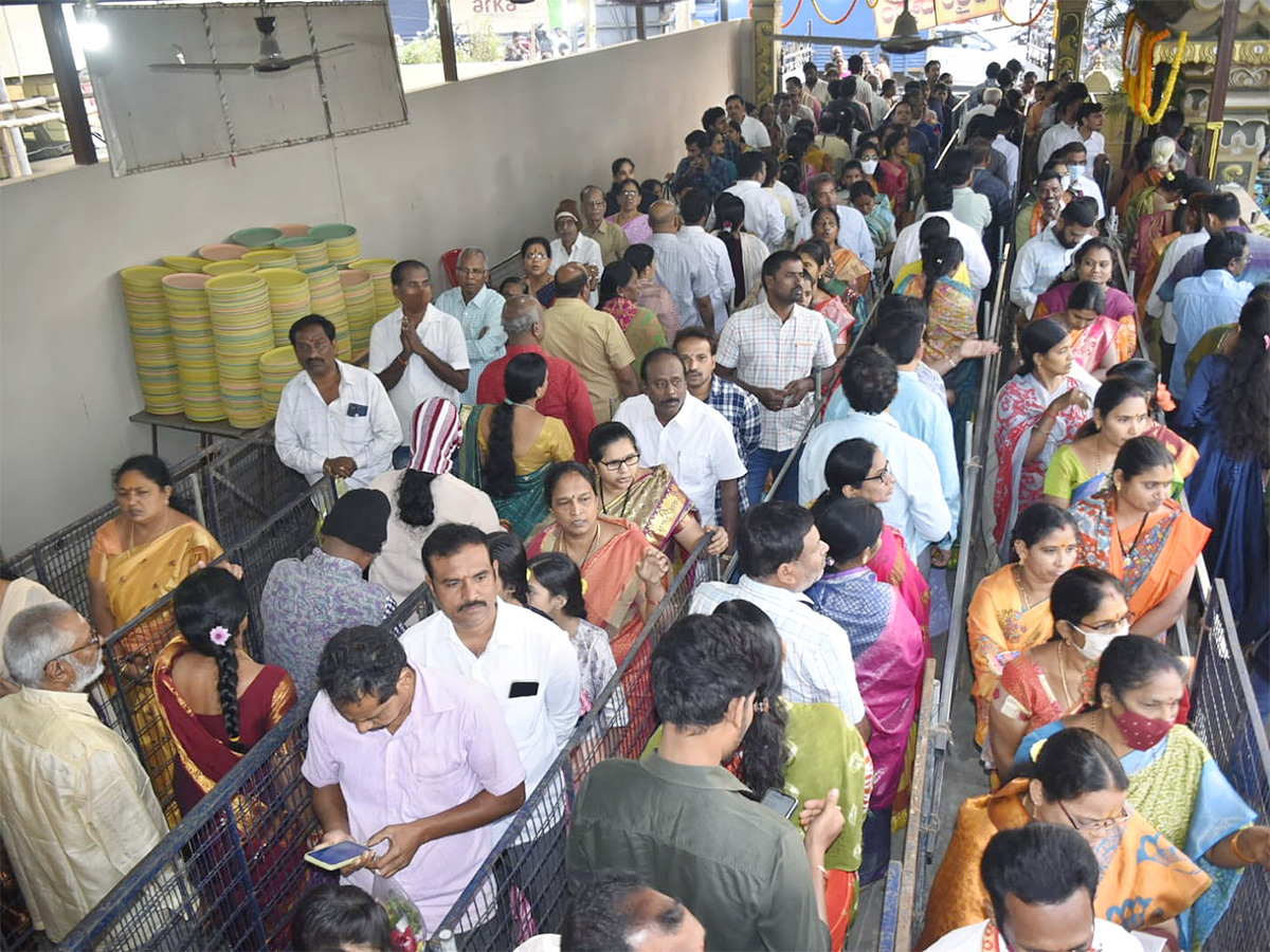 Huge Rush in Temples on Vaikunta Ekadasi Telugu states24