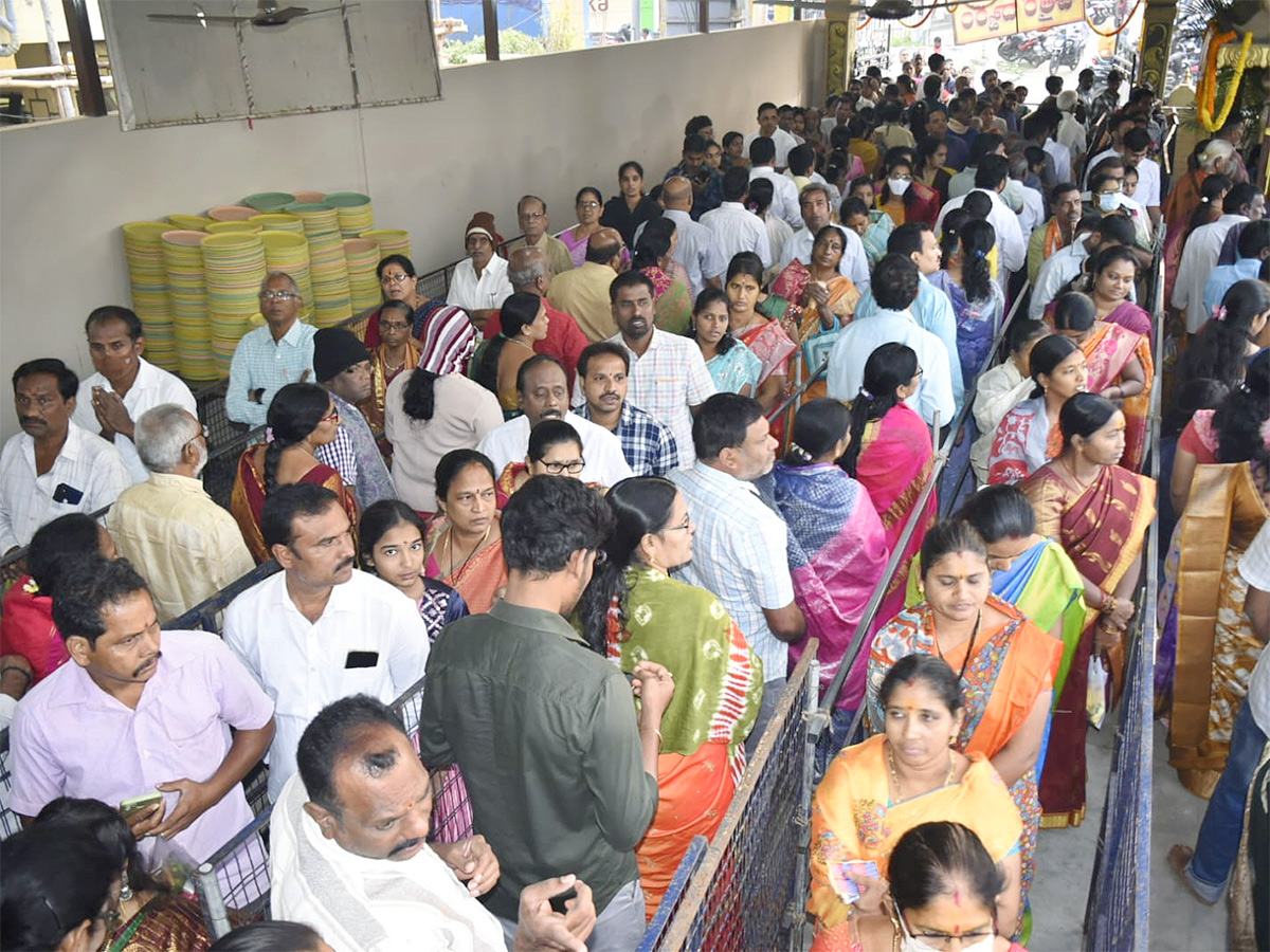 Huge Rush in Temples on Vaikunta Ekadasi Telugu states25