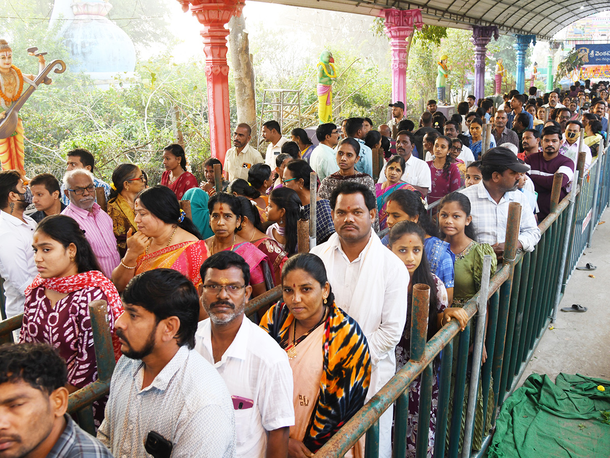 Huge Rush in Temples on Vaikunta Ekadasi Telugu states5