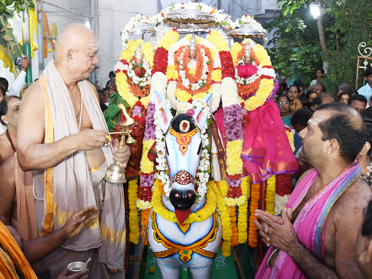 Huge Rush in Temples on Vaikunta Ekadasi Telugu states9