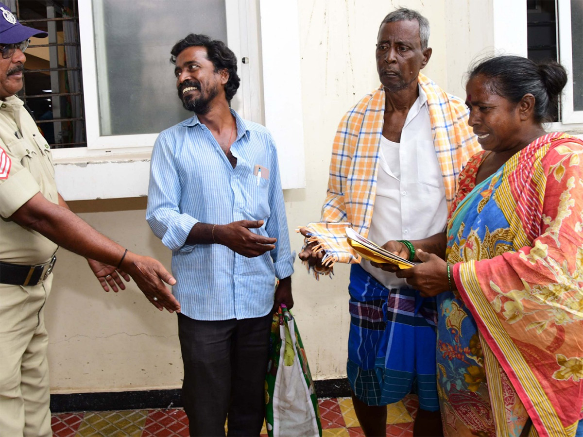 tirupati stampede photos in padmavathi hospital tirupati27