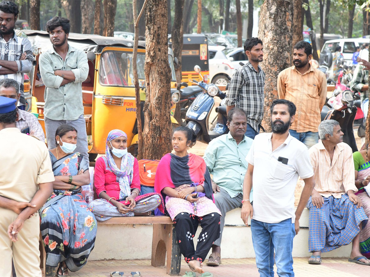 tirupati stampede photos in padmavathi hospital tirupati28