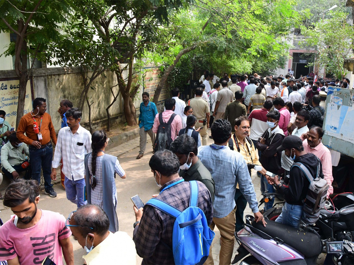 tirupati stampede photos in padmavathi hospital tirupati6