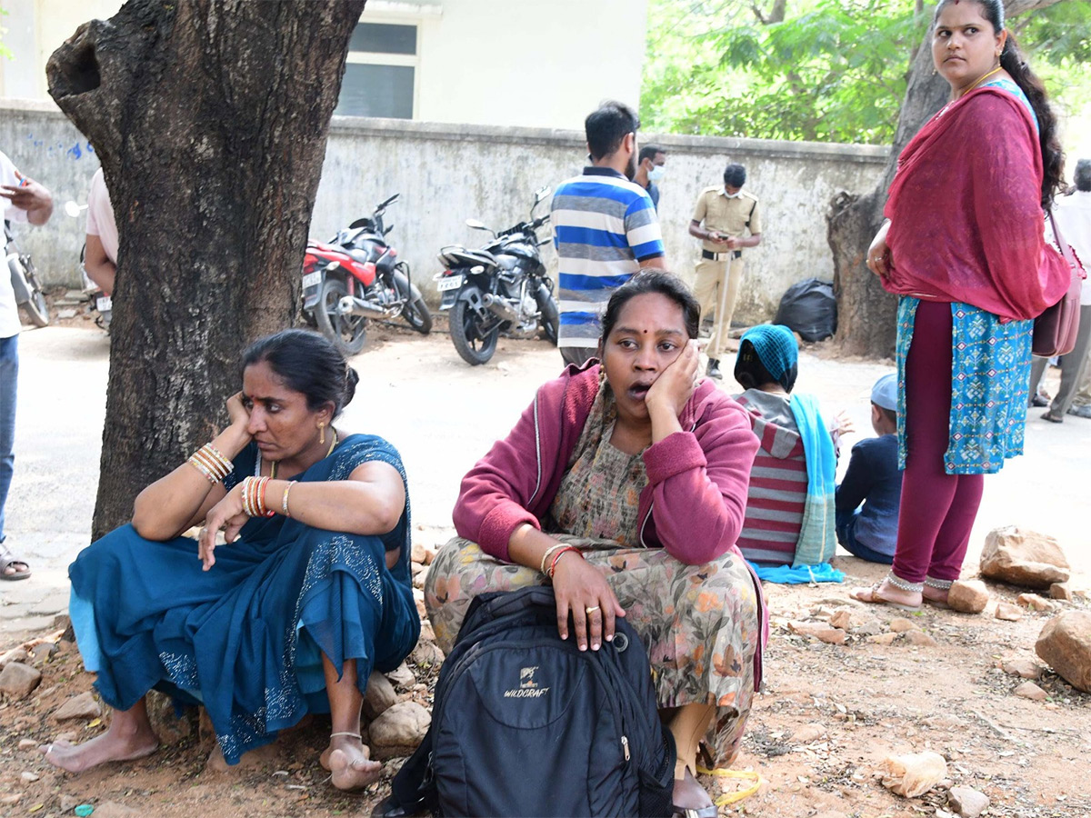 tirupati stampede photos in padmavathi hospital tirupati9