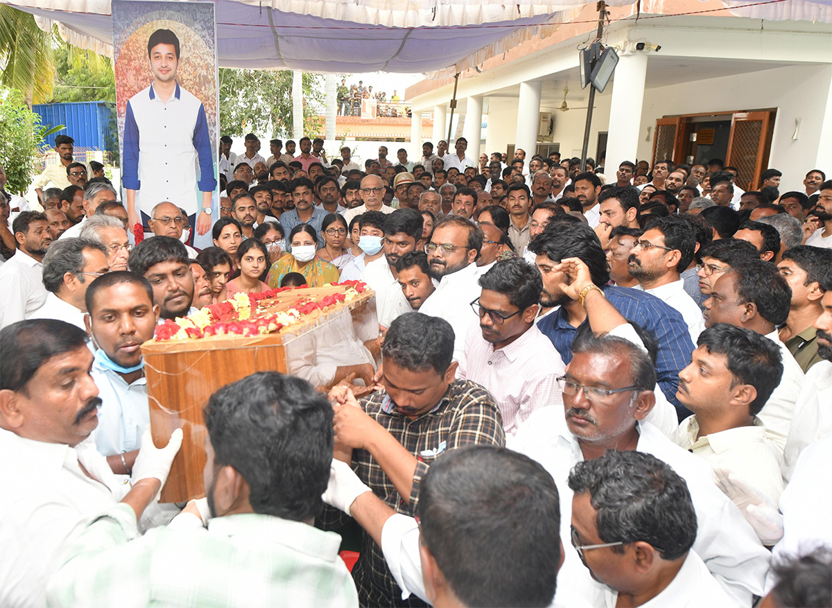 YS Jagan Pays Tribute To His Cousin YS Abhishek Reddy In Pulivendula Photos14