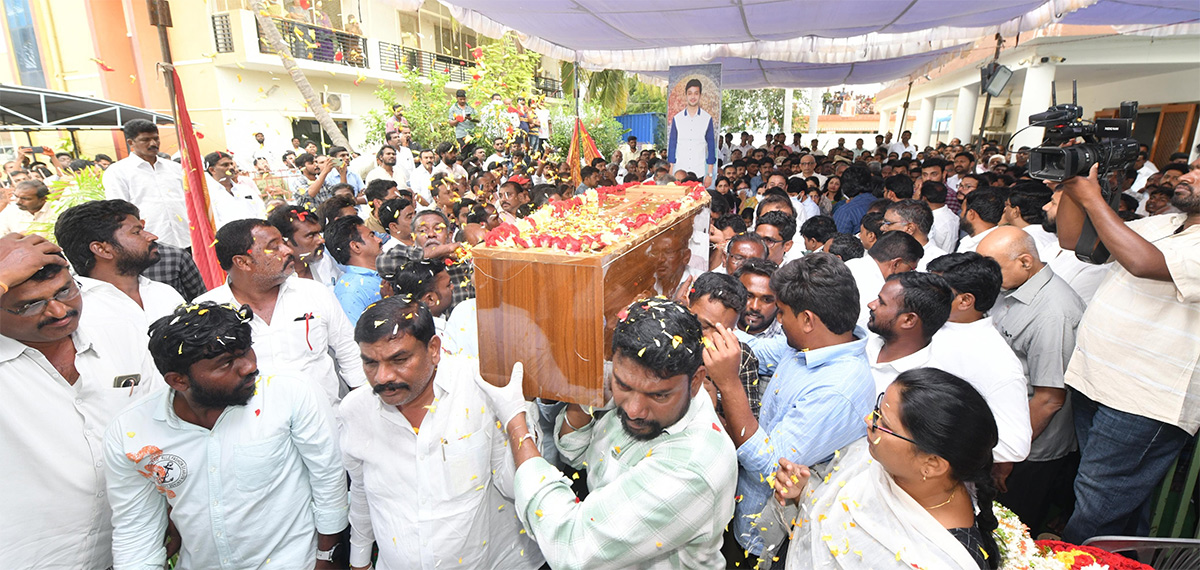 YS Jagan Pays Tribute To His Cousin YS Abhishek Reddy In Pulivendula Photos15