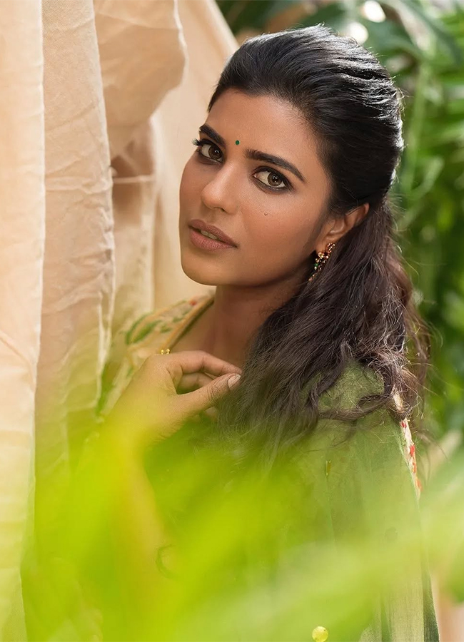 Actress Aishwarya Rajesh Beautiful Pictures21