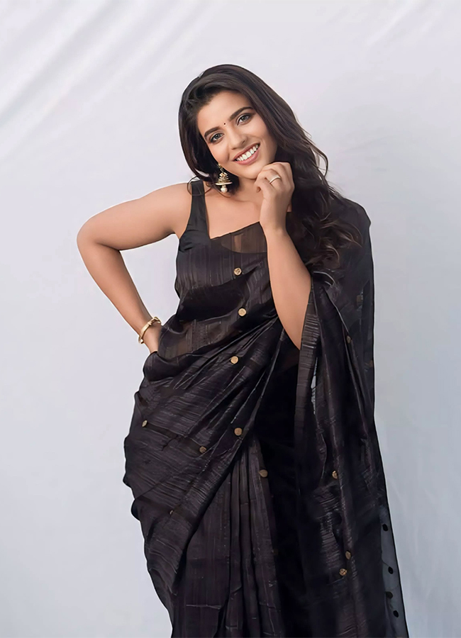 Actress Aishwarya Rajesh Beautiful Pictures22