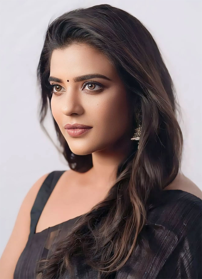 Actress Aishwarya Rajesh Beautiful Pictures23