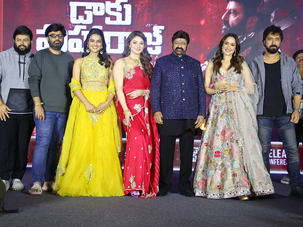 Hero Nandamuri Balakrishna Daaku Maharaaj Pre-release Event Photos3