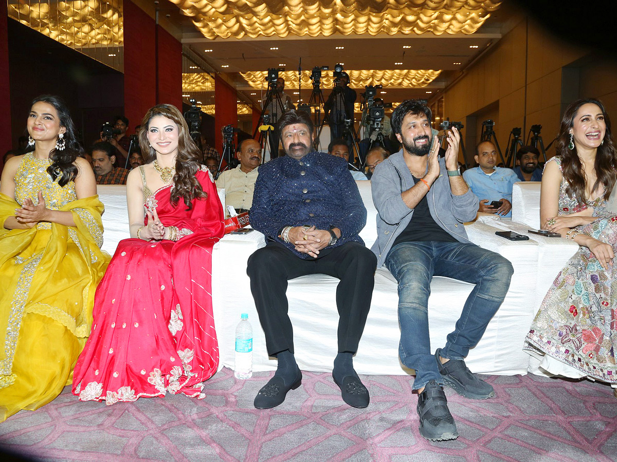 Hero Nandamuri Balakrishna Daaku Maharaaj Pre-release Event Photos24