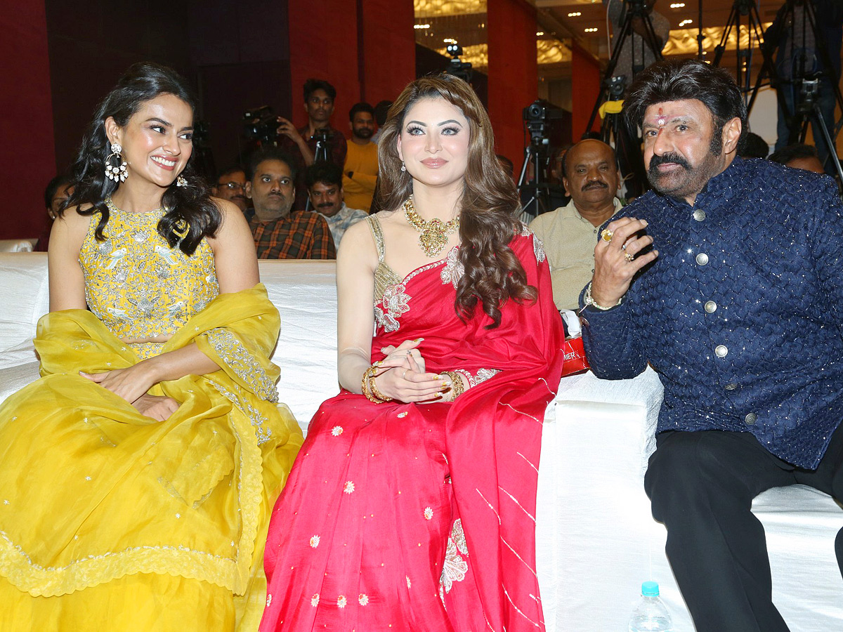 Hero Nandamuri Balakrishna Daaku Maharaaj Pre-release Event Photos26