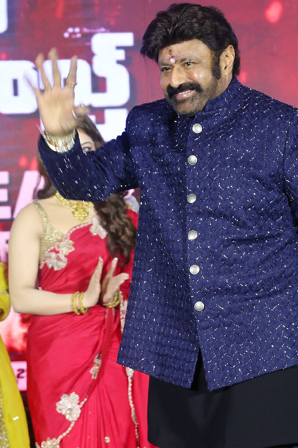 Hero Nandamuri Balakrishna Daaku Maharaaj Pre-release Event Photos5