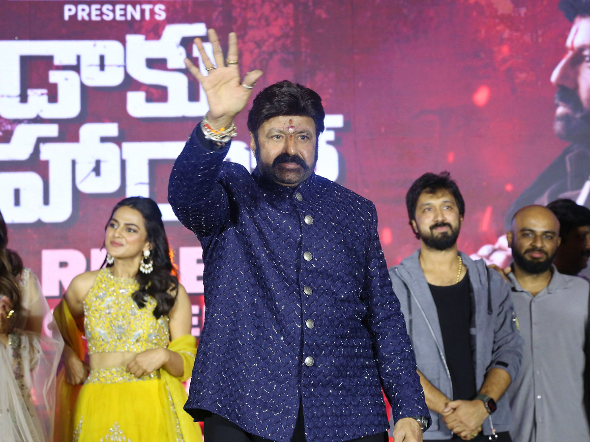 Hero Nandamuri Balakrishna Daaku Maharaaj Pre-release Event Photos7