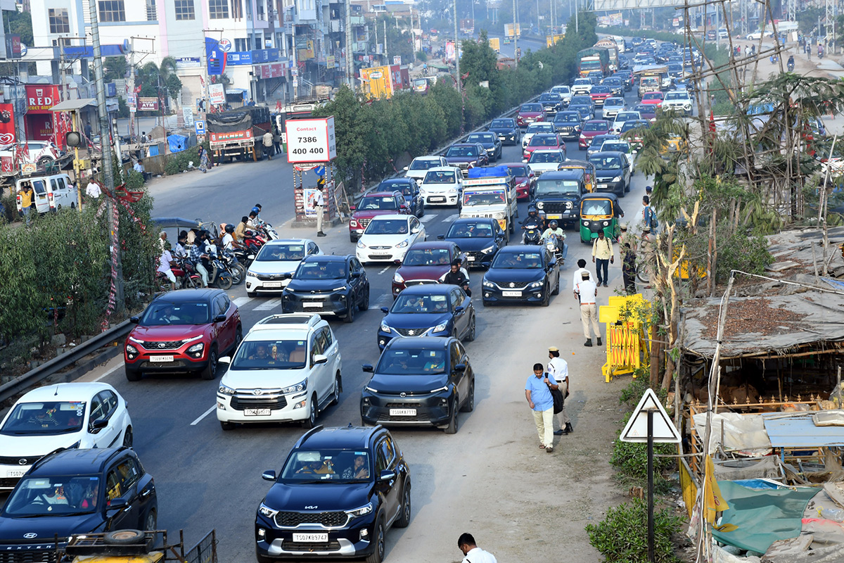 Huge rush at Toll Plaza Sankranti Effect5