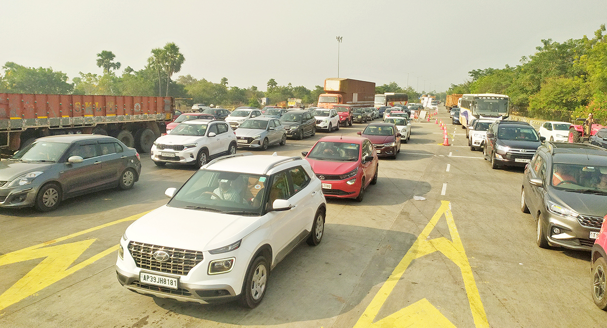 Huge rush at Toll Plaza Sankranti Effect6