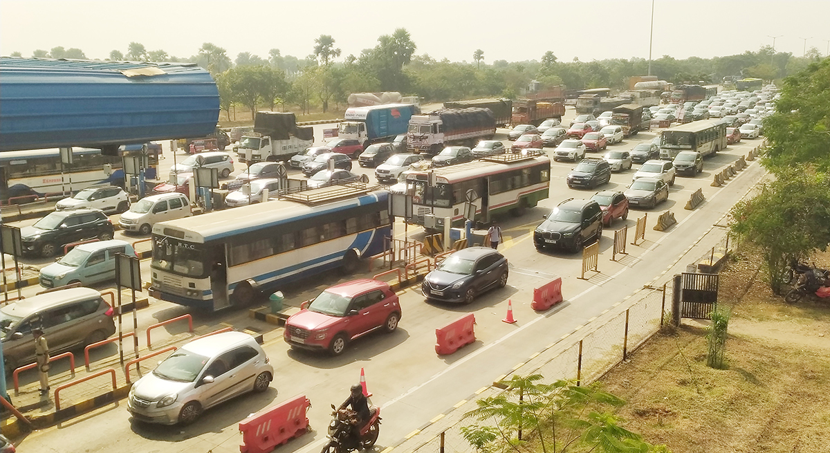 Huge rush at Toll Plaza Sankranti Effect8