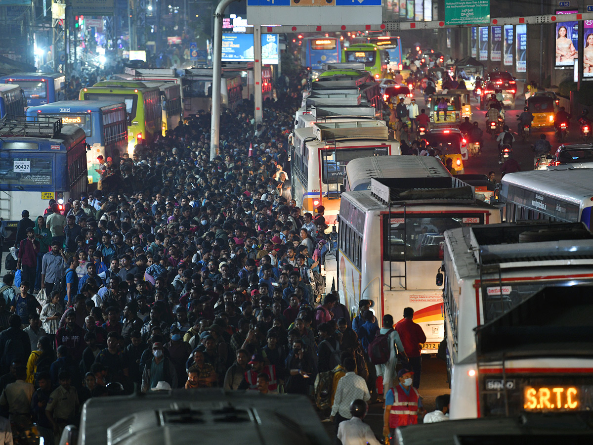 Sankranti Travel Rush: Hyderabad and Secunderabad Stations Overflow with Passengers Photos3