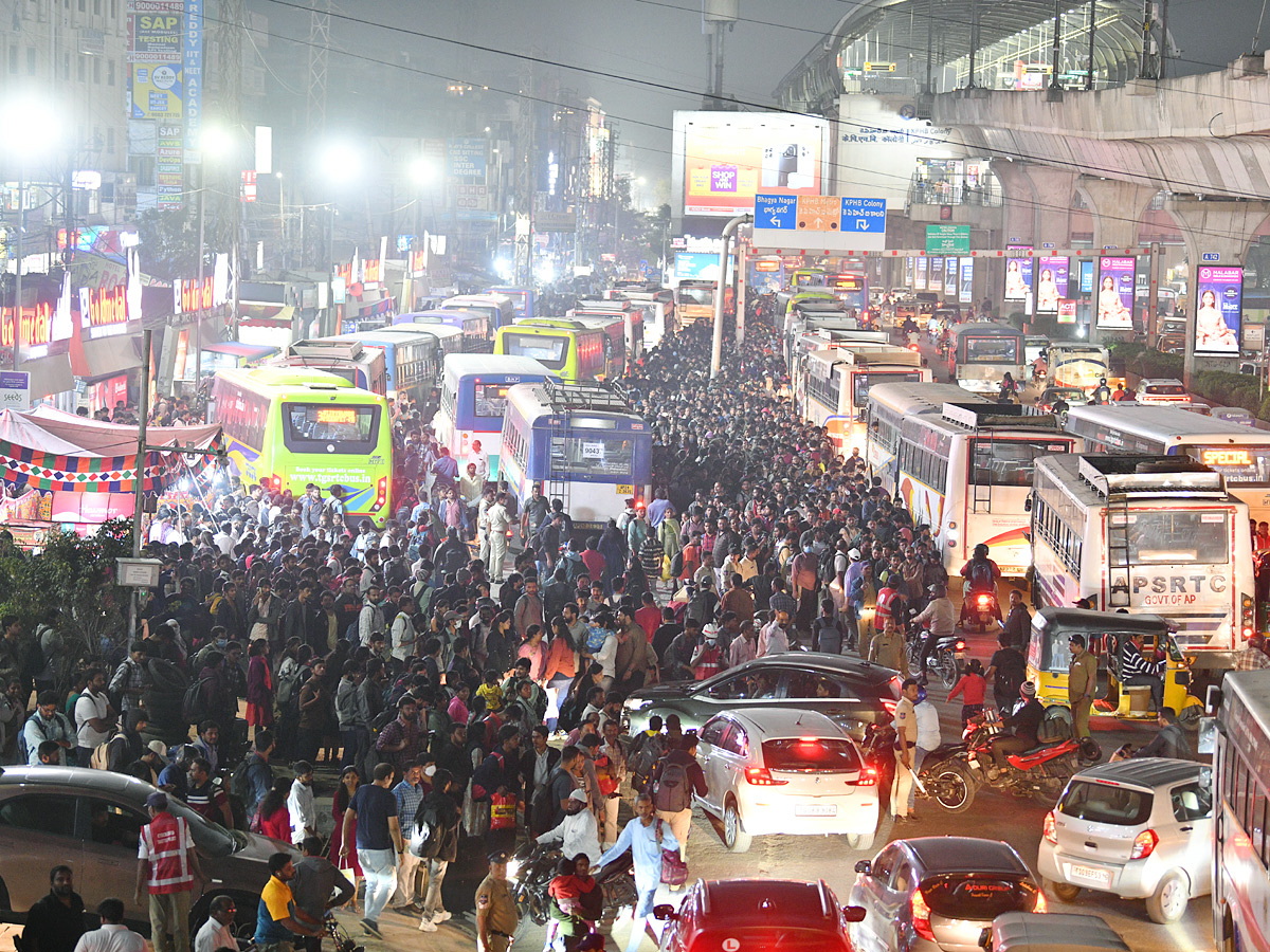 Sankranti Travel Rush: Hyderabad and Secunderabad Stations Overflow with Passengers Photos4