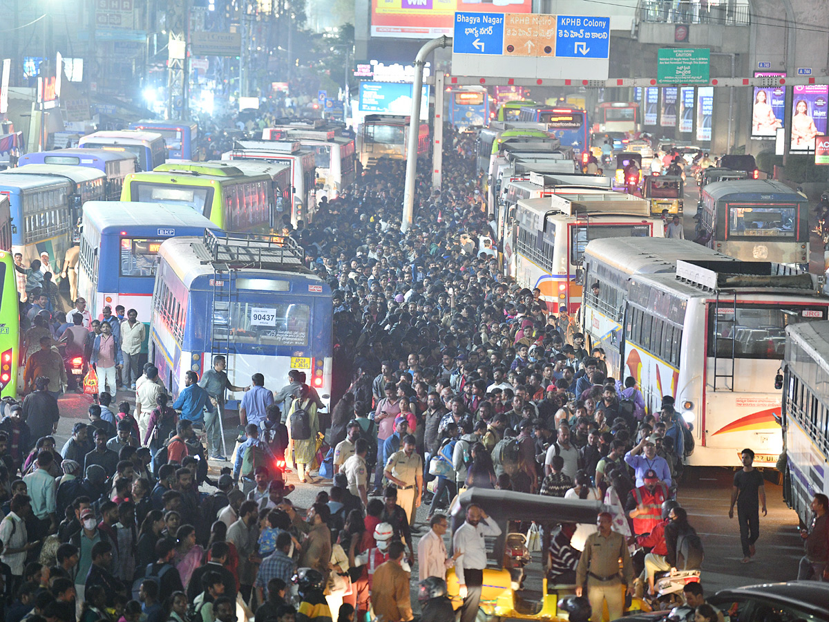 Sankranti Travel Rush: Hyderabad and Secunderabad Stations Overflow with Passengers Photos5