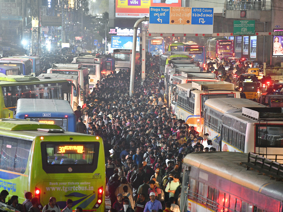 Sankranti Travel Rush: Hyderabad and Secunderabad Stations Overflow with Passengers Photos6