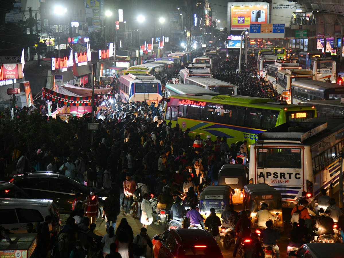 Sankranti Travel Rush: Hyderabad and Secunderabad Stations Overflow with Passengers Photos7