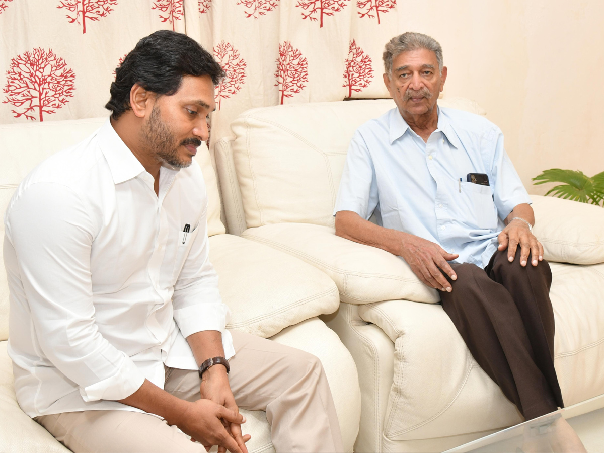 YS Jagan Pays Tribute To His Cousin YS Abhishek Reddy In Pulivendula Photos10