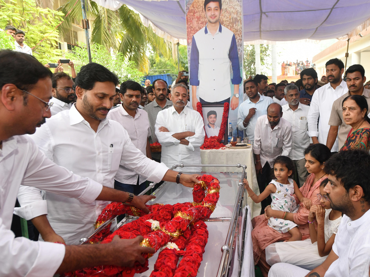 YS Jagan Pays Tribute To His Cousin YS Abhishek Reddy In Pulivendula Photos7