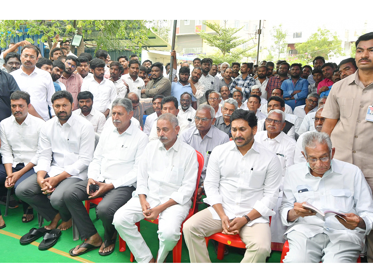 YS Jagan Pays Tribute To His Cousin YS Abhishek Reddy In Pulivendula Photos1