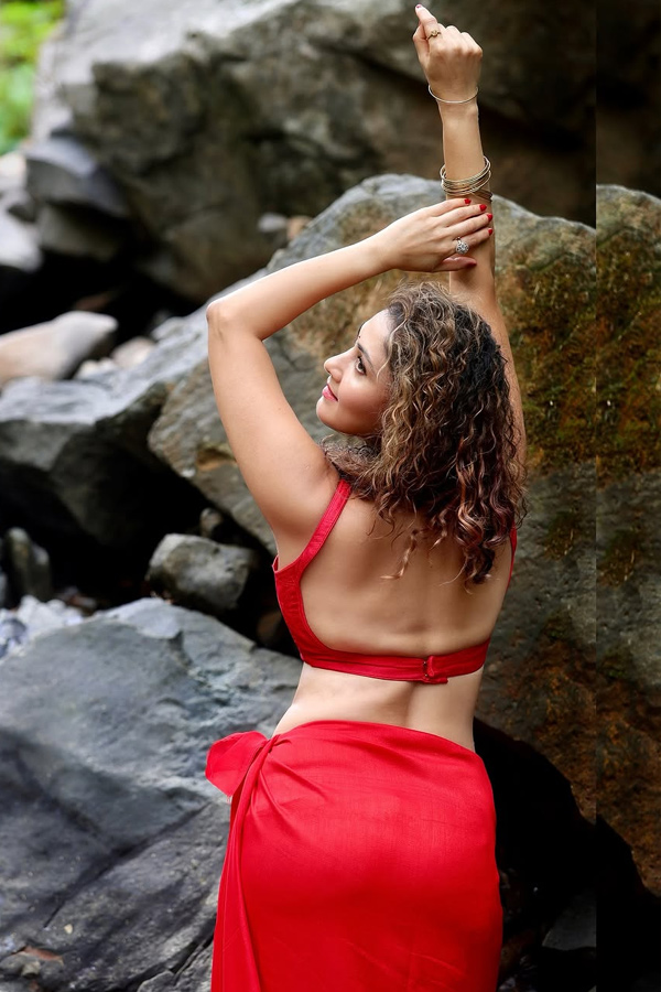 Actress Manjari Fadnis Photo Gallery2