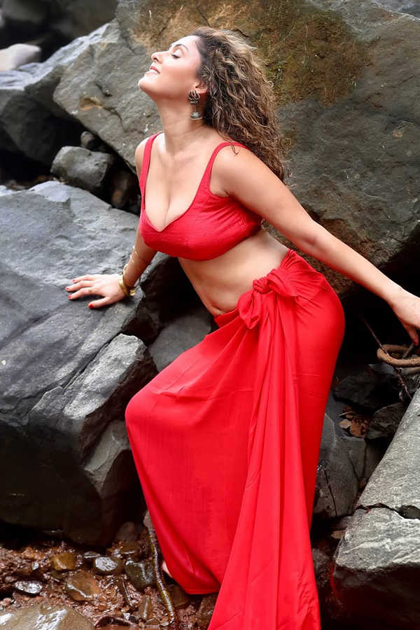 Actress Manjari Fadnis Photo Gallery12