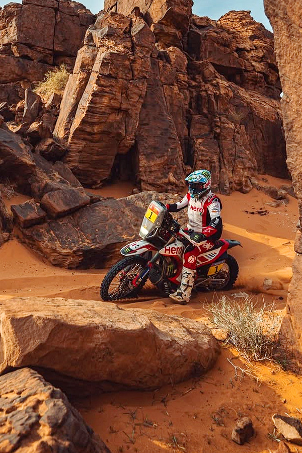 2025 Desert Motorcycle Racers Photos15