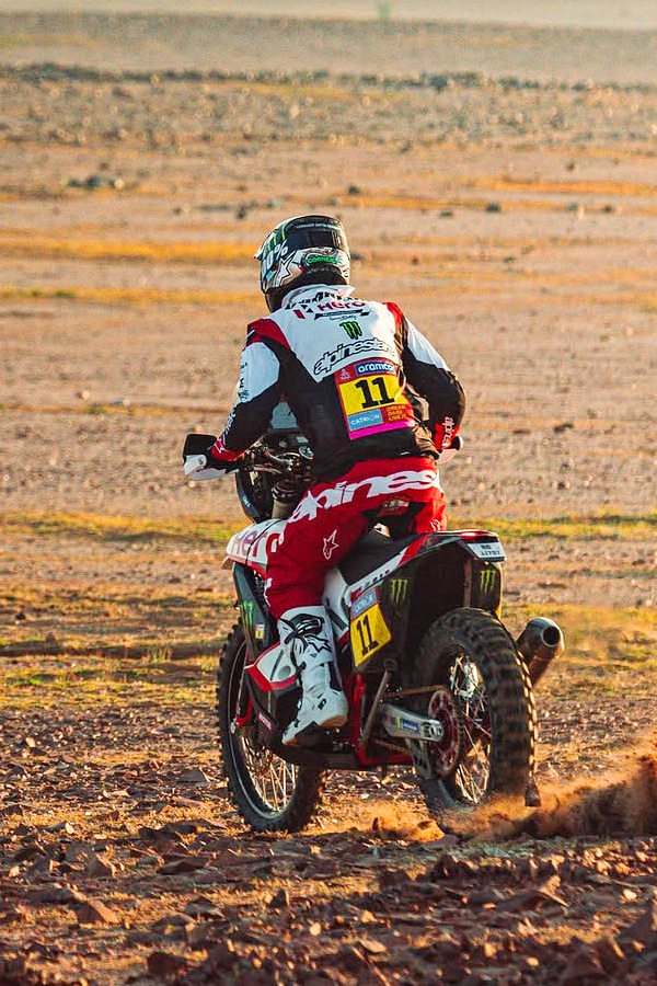 2025 Desert Motorcycle Racers Photos16