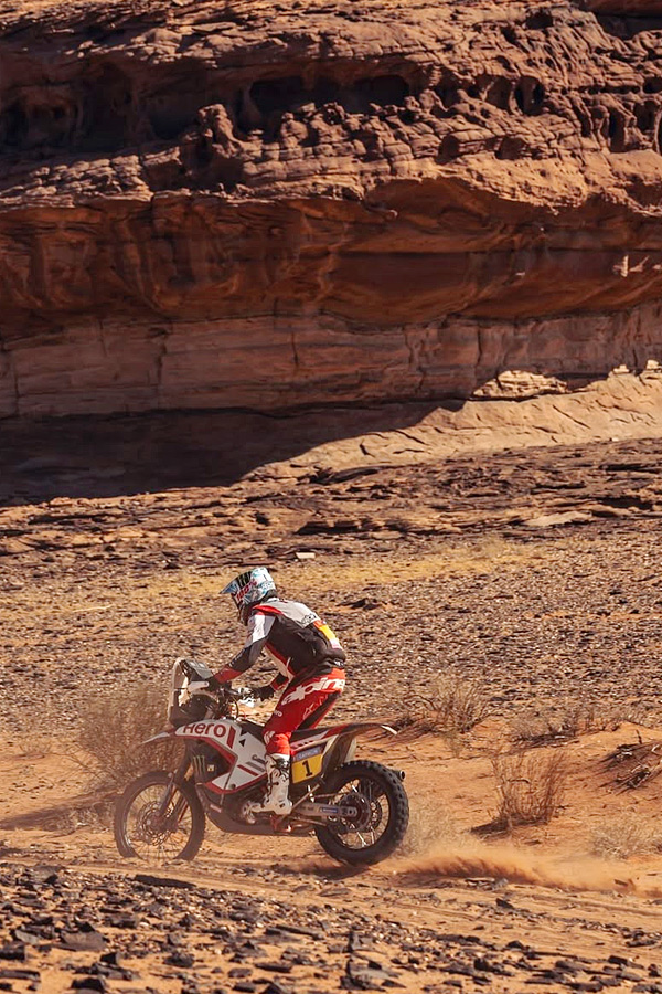 2025 Desert Motorcycle Racers Photos4