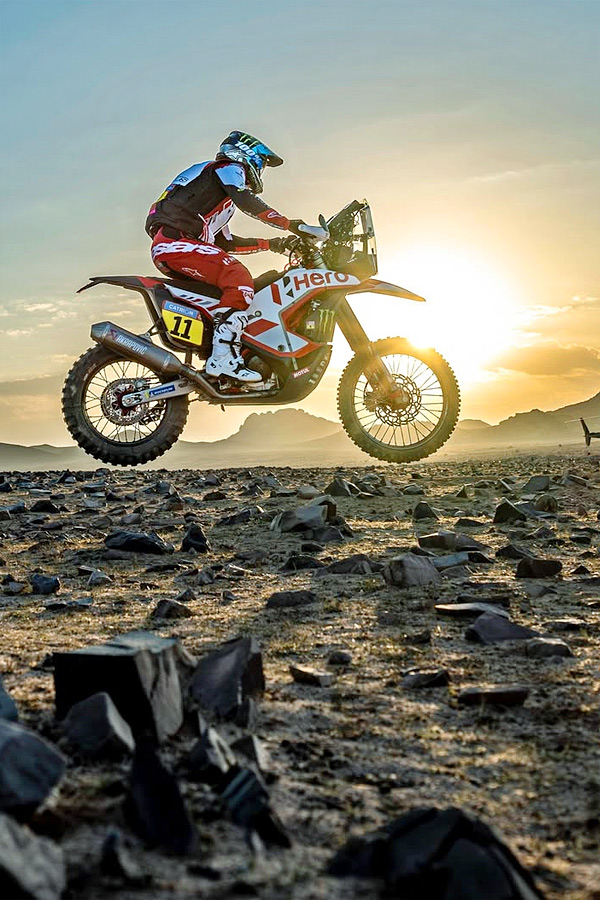 2025 Desert Motorcycle Racers Photos7